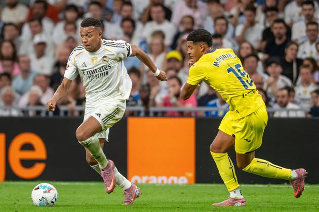 Real Madrid CF™s Kylian Mbappe (l) and Villarreal CF s Santiago Mourino during La Liga match. October 4, 2025. (2025100487)