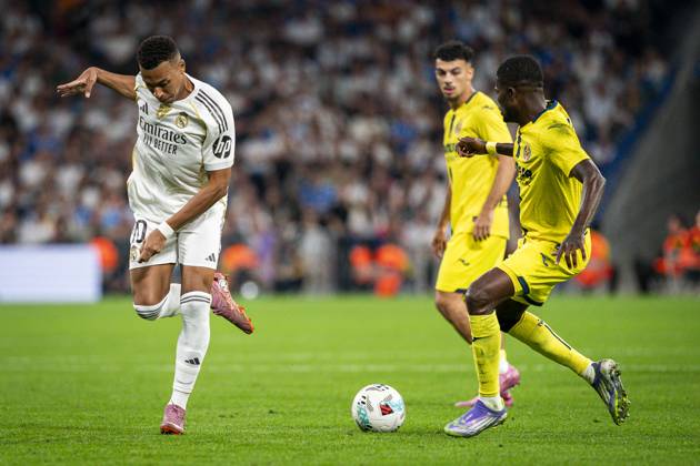 Real Madrid CF™s Kylian Mbappe (l) and Villarreal CF s Thomas Partey during La Liga match. October 4, 2025. (2025100413)