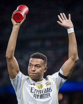 REAL MADRID CF v VILLARREAL CF. LA LIGA 2025 2026. ROUND 8. Real Madrid CF™s Kylian Mbappe celebrates the MVP of September during La Liga match. October 4, 2025. (ALTERPHOTOS Toni Garrido) MadridSpain Copyright: xTonixGarridox