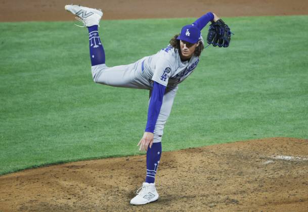 Los Angeles Dodgers pitcher Tyler Glasnow (31) throws in the seventh inning after relieving Shohei Ohtani against the Philadelphia Phillies during game one of the MLB, Baseball Herren, USA National League Division Series at Citizens Bank Park in Philadelphia on Saturday, October 4, 2025. PHI20251004835 LAURENCExKESTERSON