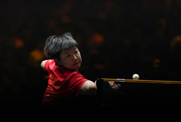 (251005) -- BEIJING, Oct. 5, 2025 -- Sun Yingsha hits a return during the women s singles final match between Sun Yingsha of China and Wang Manyu of China at 2025 World Table tennis, Tischtennis (WTT) China Smash in Beijing, China, Oct. 5, 2025. ) (SP)CHINA-BEIJING-TABLE TENNIS-WTT-CHINA SMASH-WOMEN S SINGLES-FINAL (CN) SunxFei