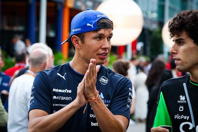 F1 - SINGAPORE GRAND PRIX 2025 ALBON Alexander (tha), Williams Racing FW47, portrait during the 2025 Formula 1 Singapore Grand Prix, 18th round of the 2025 FIA Formula One World Championship, WM, Weltmeisterschaft from October 3 to 5, 2025 on the Marina Bay Street Circuit, in Singapore - SingaporeSingapore  Copyright: xFLORENTxGOODENx