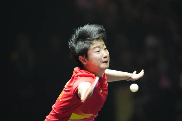 (251005) -- BEIJING, Oct. 5, 2025 -- Sun Yingsha hits a return during the women s singles final match between Sun Yingsha of China and Wang Manyu of China at 2025 World Table tennis, Tischtennis (WTT) China Smash in Beijing, China, Oct. 5, 2025. ) (SP)CHINA-BEIJING-TABLE TENNIS-WTT-CHINA SMASH-WOMEN S SINGLES-FINAL (CN) XiexHan