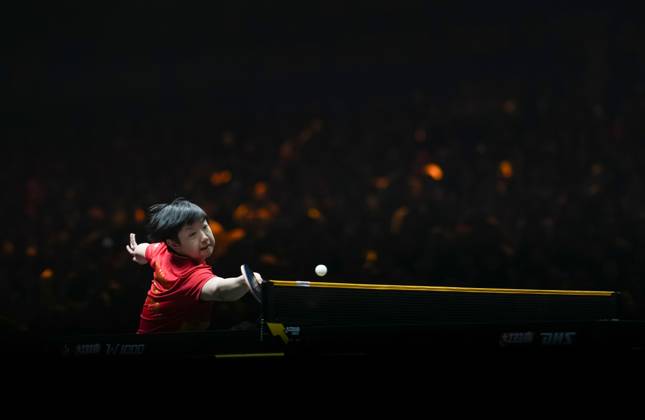 (251005) -- BEIJING, Oct. 5, 2025 -- Sun Yingsha hits a return during the women s singles final match between Sun Yingsha of China and Wang Manyu of China at 2025 World Table tennis, Tischtennis (WTT) China Smash in Beijing, China, Oct. 5, 2025. ) (SP)CHINA-BEIJING-TABLE TENNIS-WTT-CHINA SMASH-WOMEN S SINGLES-FINAL (CN) SunxFei