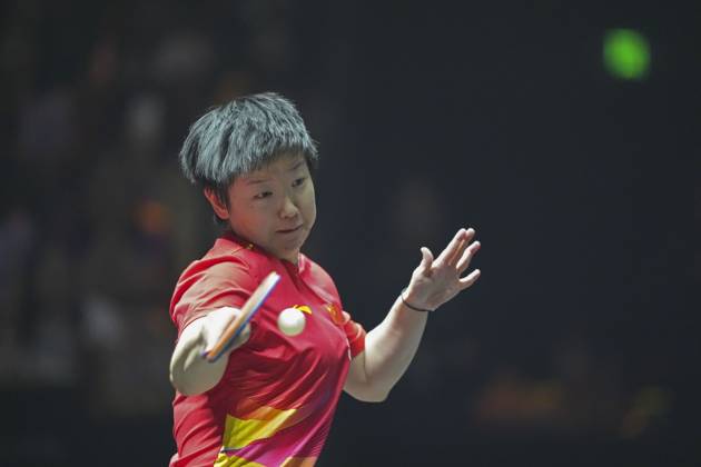(251005) -- BEIJING, Oct. 5, 2025 -- Sun Yingsha hits a return during the women s singles final match between Sun Yingsha of China and Wang Manyu of China at 2025 World Table tennis, Tischtennis (WTT) China Smash in Beijing, China, Oct. 5, 2025. ) (SP)CHINA-BEIJING-TABLE TENNIS-WTT-CHINA SMASH-WOMEN S SINGLES-FINAL (CN) XiexHan