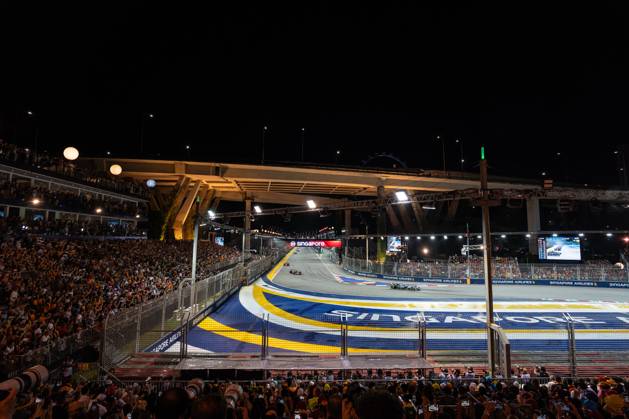 Formula 1 Singapore Grand Prix SINGAPORE, SINGAPORE - OCTOBER 5: Thousands of fans watch the Formula 1 Singapore Grand Prix at the Marina Bay Street Circuit in Singapore on October 5, 2025. More than 300,000 fans turned out over race weekend according to the organisers. Zakaria Zainal Anadolu Singapore Singapore. Editorial use only. Please get in touch for any other usage. Copyright: x2025xAnadoluxZakariaxZainalx