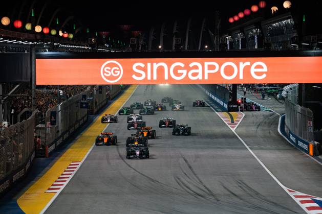 Formula 1 Singapore Grand Prix SINGAPORE, SINGAPORE - OCTOBER 5: Thousands of fans watch the Formula 1 Singapore Grand Prix at the Marina Bay Street Circuit in Singapore on October 5, 2025. More than 300,000 fans turned out over race weekend according to the organisers. Zakaria Zainal Anadolu Singapore Singapore. Editorial use only. Please get in touch for any other usage. Copyright: x2025xAnadoluxZakariaxZainalx