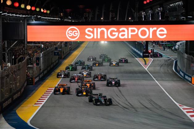 Formula 1 Singapore Grand Prix SINGAPORE, SINGAPORE - OCTOBER 5: Thousands of fans watch the Formula 1 Singapore Grand Prix at the Marina Bay Street Circuit in Singapore on October 5, 2025. More than 300,000 fans turned out over race weekend according to the organisers. Zakaria Zainal Anadolu Singapore Singapore. Editorial use only. Please get in touch for any other usage. Copyright: x2025xAnadoluxZakariaxZainalx