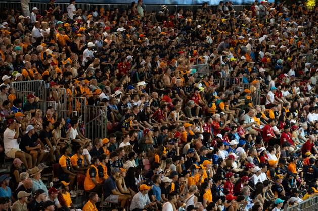 Formula 1 Singapore Grand Prix SINGAPORE, SINGAPORE - OCTOBER 5: Thousands of fans watch the Formula 1 Singapore Grand Prix at the Marina Bay Street Circuit in Singapore on October 5, 2025. More than 300,000 fans turned out over race weekend according to the organisers. Zakaria Zainal Anadolu Singapore Singapore. Editorial use only. Please get in touch for any other usage. Copyright: x2025xAnadoluxZakariaxZainalx
