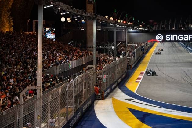 Formula 1 Singapore Grand Prix SINGAPORE, SINGAPORE - OCTOBER 5: Thousands of fans watch the Formula 1 Singapore Grand Prix at the Marina Bay Street Circuit in Singapore on October 5, 2025. More than 300,000 fans turned out over race weekend according to the organisers. Zakaria Zainal Anadolu Singapore Singapore. Editorial use only. Please get in touch for any other usage. Copyright: x2025xAnadoluxZakariaxZainalx