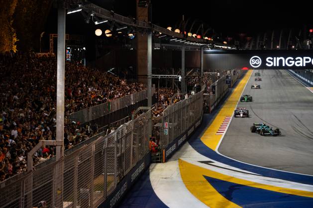Formula 1 Singapore Grand Prix SINGAPORE, SINGAPORE - OCTOBER 5: Thousands of fans watch the Formula 1 Singapore Grand Prix at the Marina Bay Street Circuit in Singapore on October 5, 2025. More than 300,000 fans turned out over race weekend according to the organisers. Zakaria Zainal Anadolu Singapore Singapore. Editorial use only. Please get in touch for any other usage. Copyright: x2025xAnadoluxZakariaxZainalx