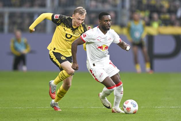 from left in duel Maximilian Beier Dortmund 14 Ridle Baku Leipzig 17 04 10 2025 Football Borussia Dortmund vs RB Leipzig, Signal Iduna Park, Dortmund, DFB DFL REGULATIONS PROHIBIT ANY USE OF PHOTOGRAPHS AS IMAGE SEQUENCES AND OR QUASI VIDEO Copyright: xpepphotox xHorstxMauelshagenx pep00321, pep_20251004_hm_156208