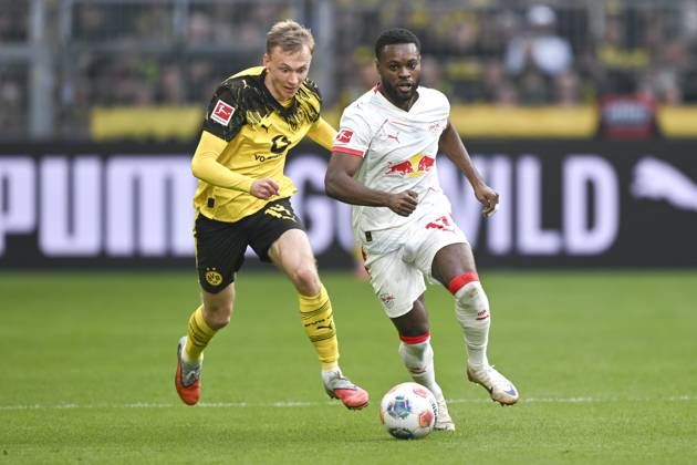 from left in duel Maximilian Beier Dortmund 14 Ridle Baku Leipzig 17 04 10 2025 Football Borussia Dortmund vs RB Leipzig, Signal Iduna Park, Dortmund, DFB DFL REGULATIONS PROHIBIT ANY USE OF PHOTOGRAPHS AS IMAGE SEQUENCES AND OR QUASI VIDEO Copyright: xpepphotox xHorstxMauelshagenx pep00321, pep_20251004_hm_156210
