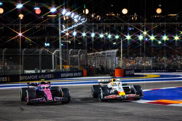 F1 - SINGAPORE GRAND PRIX 2025 43 COLAPINTO Franco (arg), Alpine F1 Team A525, 06 HADJAR Isack (fra), Visa Cash App RB F1 Team VCARB02, action during the 2025 Formula 1 Singapore Grand Prix, 18th round of the 2025 FIA Formula One World Championship, WM, Weltmeisterschaft from October 3 to 5, 2025 on the Marina Bay Street Circuit, in Singapore - SingaporeSingapore  Copyright: xFLORENTxGOODENx