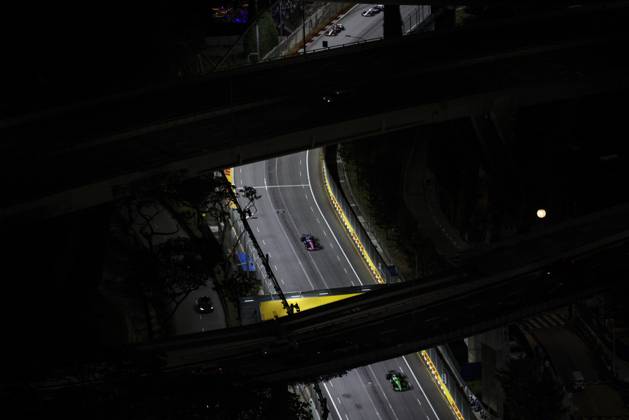 F1 - SINGAPORE GRAND PRIX 2025 27 HULKENBERG Nico (ger), Stake F1 Team Kick C45, action 10 GASLY Pierre (fra), Alpine F1 Team A525, action during the 2025 Formula 1 Singapore Grand Prix, 18th round of the 2025 FIA Formula One World Championship, WM, Weltmeisterschaft from October 3 to 5, 2025 on the Marina Bay Street Circuit, in Singapore - SingaporeSingapore Copyright: xXavixBonillax