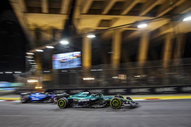 F1 - SINGAPORE GRAND PRIX 2025 18 STROLL Lance (can), Aston Martin F1 Team AMR25, action during the 2025 Formula 1 Singapore Grand Prix, 18th round of the 2025 FIA Formula One World Championship, WM, Weltmeisterschaft from October 3 to 5, 2025 on the Marina Bay Street Circuit, in Singapore - SingaporeSingapore  Copyright: xXavixBonillax