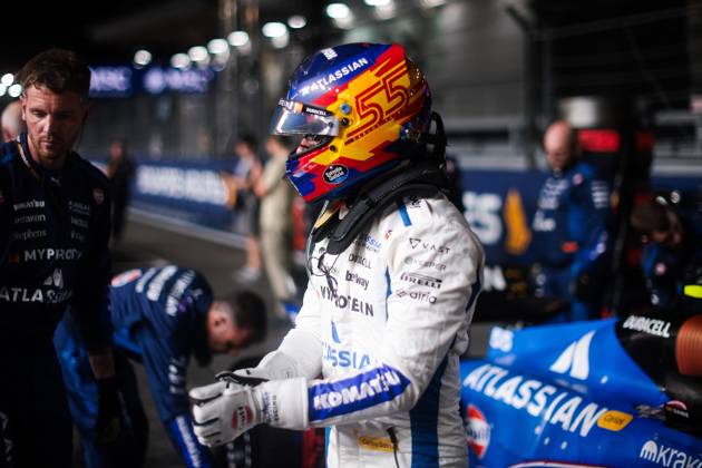 F1 - SINGAPORE GRAND PRIX 2025 SAINZ Carlos (spa), Williams Racing FW47, portrait during the 2025 Formula 1 Singapore Grand Prix, 18th round of the 2025 FIA Formula One World Championship, WM, Weltmeisterschaft from October 3 to 5, 2025 on the Marina Bay Street Circuit, in Singapore - SingaporeSingapore  Copyright: xEricxAlonsox