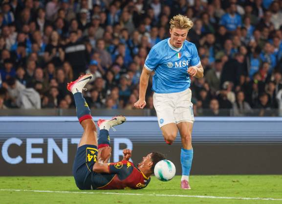 October 5, 2025, Napoli, Campania, ITALIA: Rasmus Hoyland of SSC Napoli During the 2025 26 Italian Serie A football match between SSC Napoli and Genoa on October 5, 2025, at the Diego Armando Maradona Stadium in Naples...Pictured: Napoli ITALIA - ZUMAs236 20251005_aap_s236_066 Copyright: xFabioxSassox