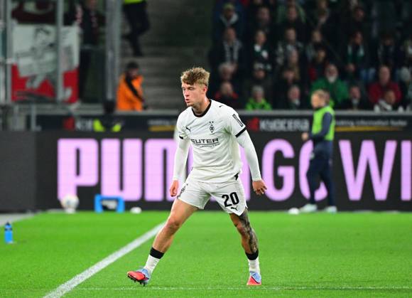 05 10 2025 Moenchengladbach Football, Men, Season 2025 2026, Borussia Moenchengladbach vs SC Freiburg Luca Netz Gladbach DFL regulations prohibit any use of photographs as image sequences and or quasi video Borussia Park NRW Germany