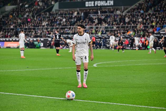 05 10 2025 Moenchengladbach Football, Men, Season 2025 2026, Borussia Moenchengladbach vs SC Freiburg Kevin Diks Gladbach DFL regulations prohibit any use of photographs as image sequences and or quasi video Borussia Park NRW Germany