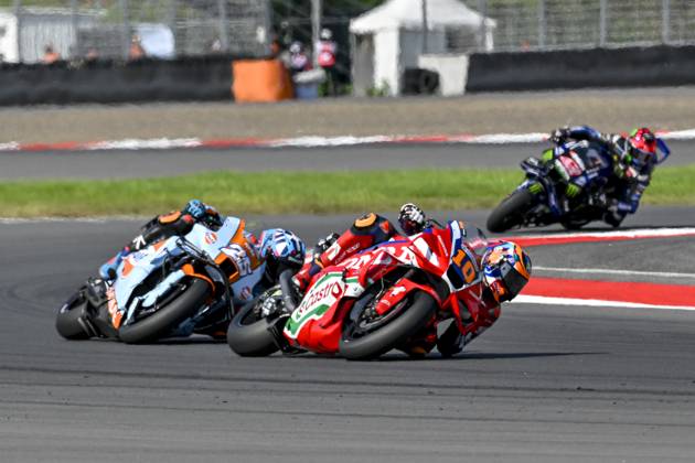 MOTO - MOTO GP - GRAND PRIX OF INDONESIA 2026 10 MARINI Luca (ita), Honda Team, Honda RC213V, action with 25 FERNANDEZ Raul (spa), Trackhouse Racing, Aprilia RS-GP 2024 during the 2025 MotoGP Pertamina Grand Prix of Indonesia on the Mandalika circuit from October 3 to 5, At West Nusa Tenggara, Indonesia - West Nusa TenggaraIndonesia  Copyright: xGIGIxSOLDANOx