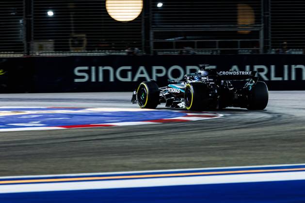 October 5, 2025, Singapore, Singapore: George Russell of Great Britain and the Mercedes-AMG PETRONAS Formula One Team during the F1 Grand Prix of Singapore at the Marina Bay Street Circuit. Singapore Singapore - ZUMAs197 20251005_aaa_s197_517 Copyright: xGeorgexHitchensx