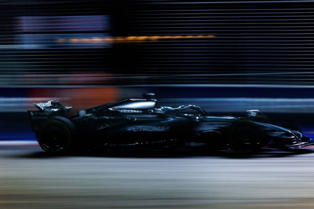 October 5, 2025, Singapore, Singapore: George Russell of Great Britain and the Mercedes-AMG PETRONAS Formula One Team during the F1 Grand Prix of Singapore at the Marina Bay Street Circuit. Singapore Singapore - ZUMAs197 20251005_aaa_s197_561 Copyright: xGeorgexHitchensx