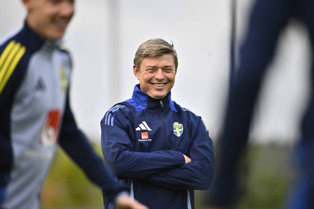 STOCKHOLM, SWEDEN 20251006 National team captain Jon Dahl Tomasson when the men s national football team trains on Monday on Bosön ahead of the World Cup qualifiers against Switzerland and Kosovo STOCKHOLM SWEDEN x10430x  Copyright: xChristinexOlsson TTx TRAINING NATIONAL FOOTBALL TEAM