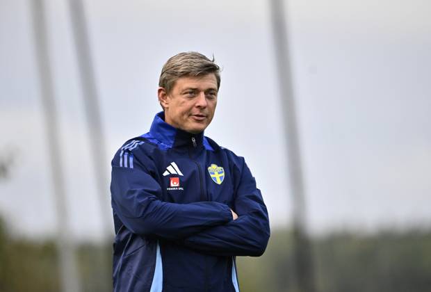 STOCKHOLM, SWEDEN 20251006 National team captain Jon Dahl Tomasson when the men s national football team trains on Monday on Bosön ahead of the World Cup qualifiers against Switzerland and Kosovo STOCKHOLM SWEDEN x10430x  Copyright: xChristinexOlsson TTx TRAINING NATIONAL FOOTBALL TEAM