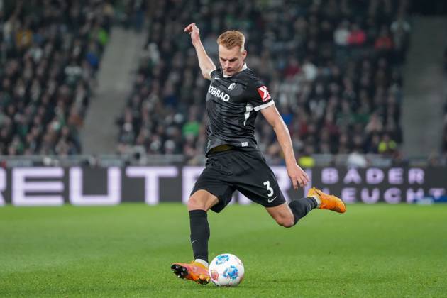 Philipp Lienhart SC Freiburg, 03 on the ball , Germany, Soccer, 1 Bundesliga, Matchday 6, 2025 2026, Borussia Mönchengladbach vs SC Freiburg, 05 10 2025, BORUSSIA PARK, Mönchengladbach, Germany DFL REGULATIONS PROHIBIT ANY USE OF PHOTOGRAPHS AS IMAGE SEQUENCES AND OR QUASI VIDEO Mönchengladbach BORUSSIA PARK North Rhine-Westphalia Germany Copyright: xArnexAmbergx
