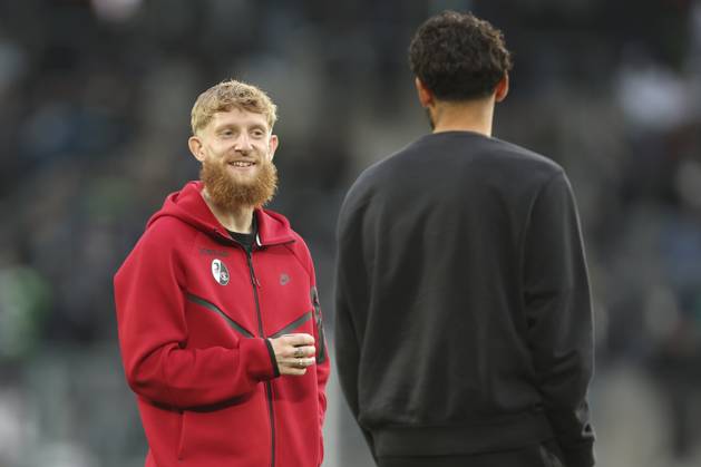 Jan-Niklas Beste (SC Freiburg) schaut waehrend des spiels der Bundesliga zwischen Borussia Mönchengladbach und Club Freiburg, Stadion im Borussia-Park am 05. October 2025 in Mönchengladbach, Deutschland. (Foto von Oliver Kaelke DeFodi Images) +++ Jan-Niklas Beste (SC Freiburg) looks on during the Bundesliga match between Borussia Mönchengladbach and Sport-Club Freiburg at Stadion im Borussia-Park on October 5, 2025 in Mönchengladbach, Germany. (Photo by Oliver Kaelke DeFodi Images) DFL regulations prohibit any use of photographs as image sequences and or quasi-video. (Photo by Oliver Kaelke DeFodi Images) Jan Niklas Beste SC Freiburg looks on during the Bundesliga match between Borussia Mönchengladbach and Sport Club Freiburg, Stadion im Borussia Park on October 05 2025 in Mönchengladbach, Germany Photo by Oliver Kaelke DeFodi Images Jan Niklas Beste SC Freiburg looks on during the Bundesliga match between Borussia Mönchengladbach and Sport Club Freiburg at Stadion im Borussia Park on October 5, 2025 in Mönchengladbach, Germany Photo by Oliver Kaelke DeFodi Images DFL regulations prohibit any use of photographs as image sequences and or quasi video Photo by Oliver Kaelke DeFodi Images