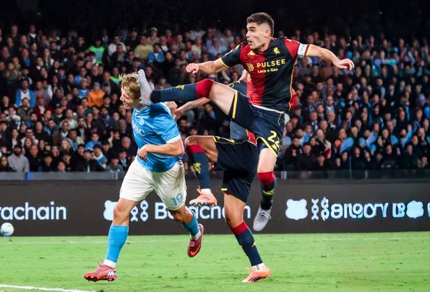 October 5, 2025, Napoli, Campania, ITALIA: Rasmus Hoyland of SSC Napoli - Johan Vasquez of FC Genoa During the 2025 26 Italian Serie A football match between SSC Napoli and Genoa on October 5, 2025, at the Diego Armando Maradona Stadium in Naples. Napoli ITALIA - ZUMAs236 20251005_aap_s236_136 Copyright: xFabioxSassox