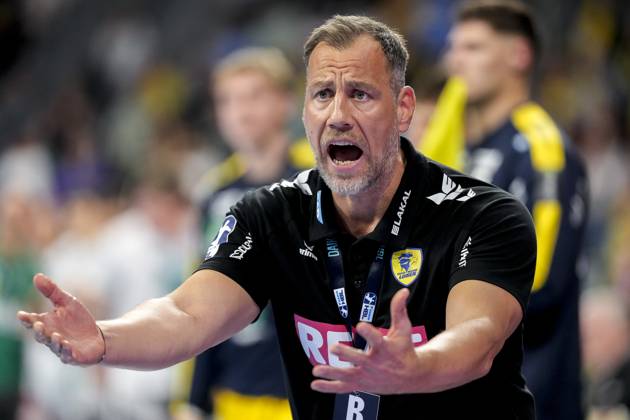 Maik Machulla coach, head coach, RNL , gives instructions, gestures, gesticulates with arms, single picture, single photo, action, action, 09 10 2025, Mannheim Germany , Handball, Bundesliga, Rhein Neckar Löwen Frisch Auf Göppingen xozx