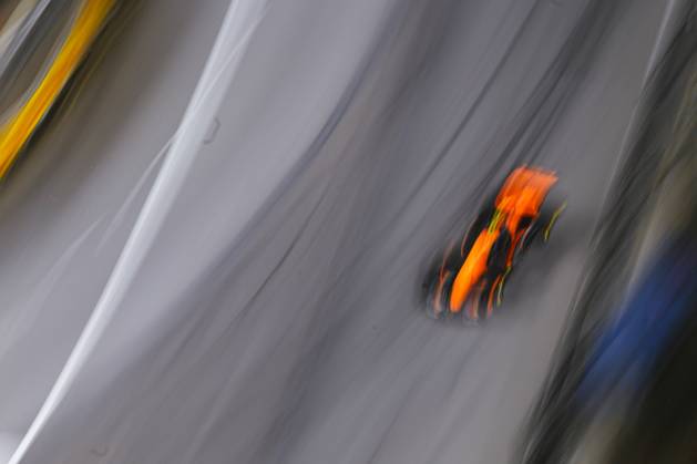 October 4, 2025, Singapore, Tamilnadu, Singapore: Oscar Piastri of McLaren during qualifying of the F1 Grand Prix of Singapore at Marina Bay Street Circuit on October, 4th, 2025 in Singapore. Singapore Singapore - ZUMAc251 20251004_znp_c251_002 Copyright: xVikramxChandrasekarx