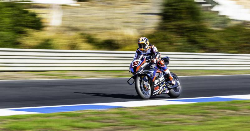 October 10, 2025, Cascais, Lisbon, Portugal: Michael van der Mark in action during the WorldSBK Championship Free Practice at the Estoril Circuit, Portugal, on October 11, 2025. Cascais Portugal - ZUMAr200 20251010_zsp_r200_001 Copyright: xNunoxReisinhox