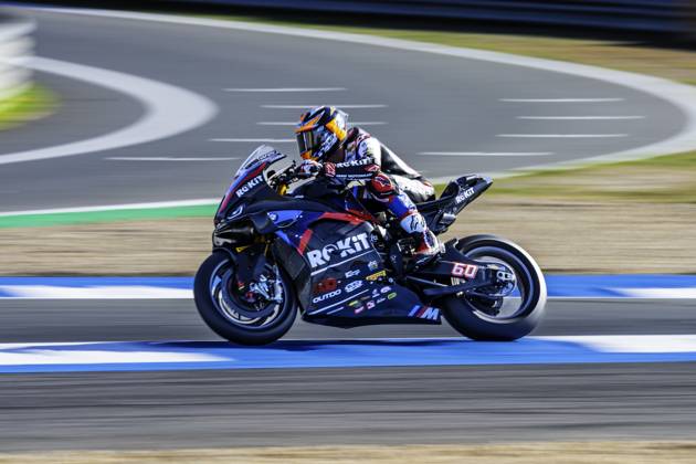 October 10, 2025, Cascais, Lisbon, Portugal: Michael van der Mark in action during the WorldSBK Championship Free Practice at the Estoril Circuit, Portugal, on October 11, 2025. Cascais Portugal - ZUMAr200 20251010_zsp_r200_016 Copyright: xNunoxReisinhox