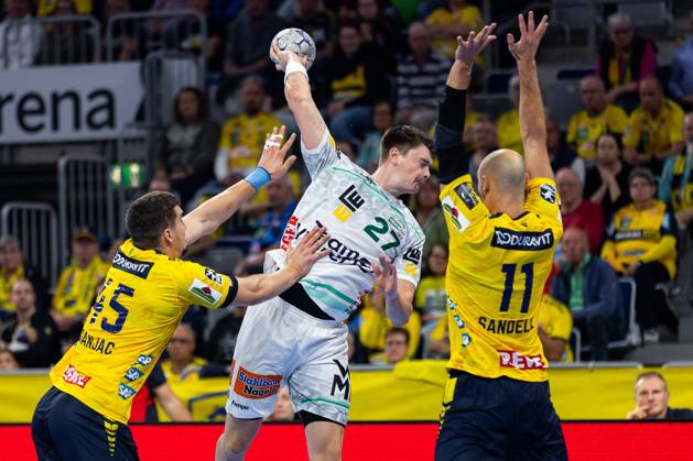 Oskar SUNNEFELDT FRISCH AUF Goeppingen, 27 scores a goal, Action, Goal throw Rhein Neckar Loewen RNL vs FRISCH AUF Goeppingen FAG , Handball, Men, Daikin Handball Bundesliga HBL , 8 Matchday, Season 2025 2026, 09 10 2025 Rhein Neckar Loewen RNL vs FRISCH AUF Goeppingen FAG , Handball, Men, Daikin Handball Bundesliga HBL , Matchday 8, Season 2025 2026, 09 10 2025 Mannheim Copyright: xEibnerxPressefoto OliverxSchmidtx EP_OST