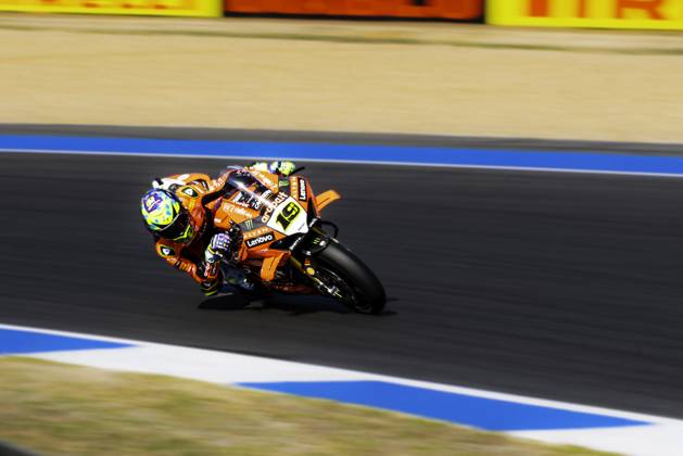 October 10, 2025, Cascais, Lisbon, Portugal: Alvaro Bautista in action during the WorldSBK Championship Free Practice at the Estoril Circuit, Portugal, on October 10, 2025. Cascais Portugal - ZUMAr200 20251010_zsp_r200_038 Copyright: xNunoxReisinhox