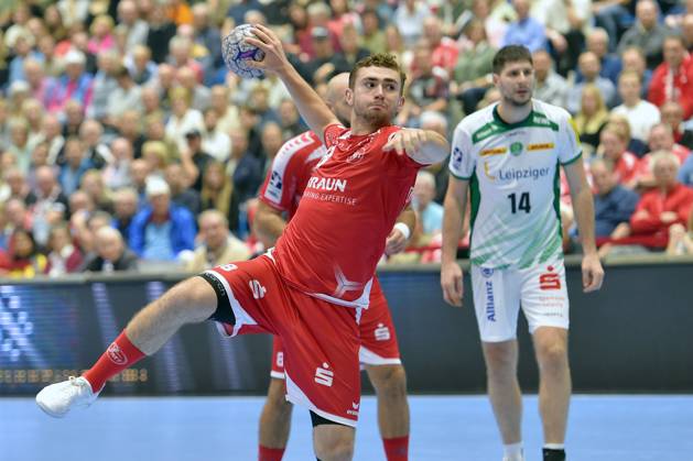 Florian Drosten MT Melsungen 18 on throw Marko Mamic SC DHfK Leipzig 14 R , GER, MT Melsungen SC DHfK Leipzig, Handball, 1 Bundesliga, Matchday 8, Season 2025 2026, 10 10 2025, GER, MT Melsungen SC DHfK Leipzig, Handball, 1 Bundesliga, Matchday 8, Season 2025 2026, 10 10 2025 Kassel Copyright: xEibner-Pressefotox xRolandxSippex EP_RSL