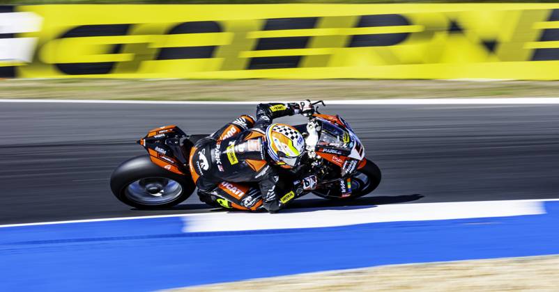 October 11, 2025, Cascais, Lisbon, Portugal: Yari Montella in action during the WorldSBK Championship Tissot Superpole at the Estoril Circuit, Portugal, on October 11, 2025. Cascais Portugal - ZUMAr200 20251011_zsp_r200_050 Copyright: xNunoxReisinhox