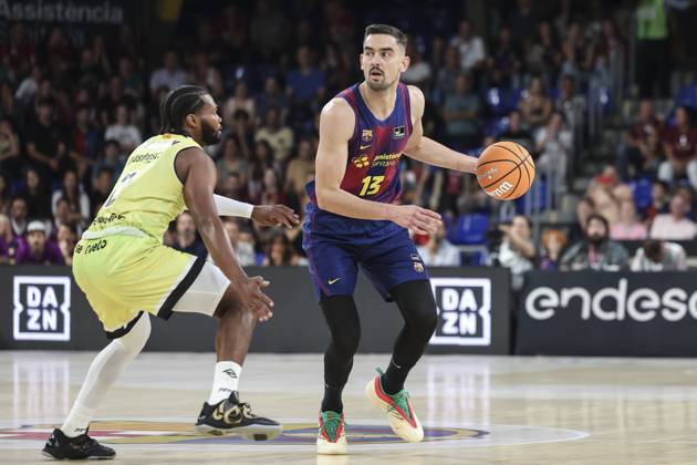 October 12, 2025, Barcelona, Barcelona, Spain: Tomas Satoransky of FC Barcelona, Barca in action during the Spanish League, Liga ACB Endesa, basketball match played between FC Barcelona and Hiopos Lleida at Palau Blaugrana on October 12, 2025 in Barcelona, Spain. Barcelona Spain - ZUMAa181 20251012_zaa_a181_040 Copyright: xJavierxBorregox