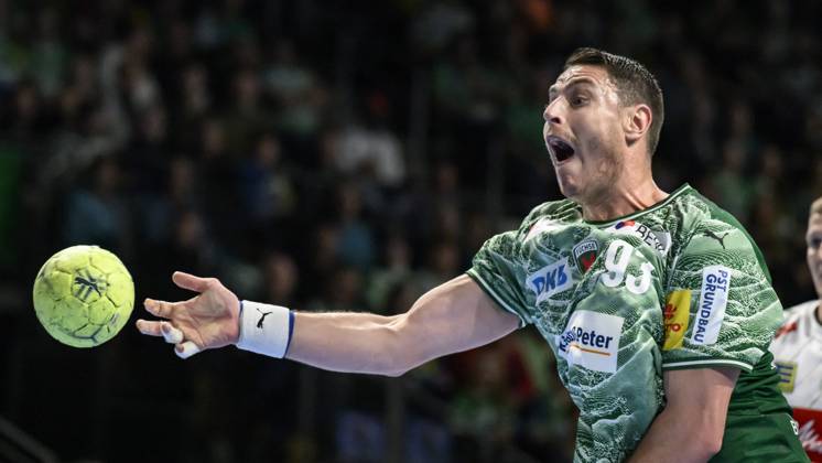 in the picture from l Mijajlo Marsenic Fuechse Berlin , GER, Berlin, Handball, Fuechse Berlin vs GWD Minden , DAIKIN Handball Bundesliga, in the Max Schmeling Halle, 12 10 2025, Copyright: HMBxMedia UwexKoch
