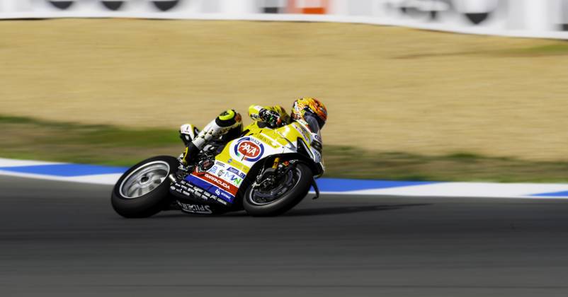 October 12, 2025, Cascais, Lisbon, Portugal: Andrea Iannone in action during the WorldSBK Championship Race 2 at the Estoril Circuit, Portugal, on October 12, 2025. Cascais Portugal - ZUMAr200 20251012_zsp_r200_028 Copyright: xNunoxReisinhox