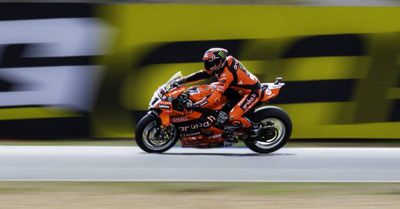 October 12, 2025, Cascais, Lisbon, Portugal: Nicolo Bulega in action during the WorldSBK Championship Race 2 at the Estoril Circuit, Portugal, on October 12, 2025. Cascais Portugal - ZUMAr200 20251012_zsp_r200_031 Copyright: xNunoxReisinhox