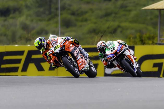 October 12, 2025, Cascais, Lisbon, Portugal: Alvaro Bautista and Alex Lowes in action during the WorldSBK Championship Race 2 at the Estoril Circuit, Portugal, on October 12, 2025. Cascais Portugal - ZUMAr200 20251012_zsp_r200_040 Copyright: xNunoxReisinhox
