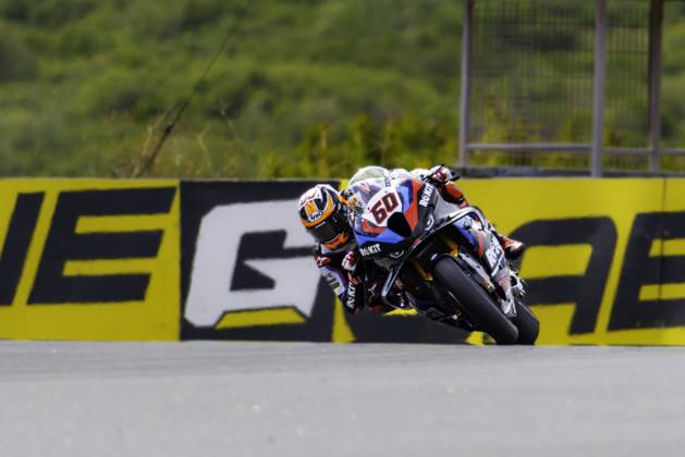 October 12, 2025, Cascais, Lisbon, Portugal: Michael van der Mark in action during the WorldSBK Championship Race 2 at the Estoril Circuit, Portugal, on October 12, 2025. Cascais Portugal - ZUMAr200 20251012_zsp_r200_042 Copyright: xNunoxReisinhox