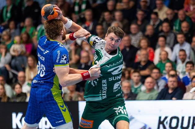 Oskar SUNNEFELDT FRISCH AUF Goeppingen, 27 scores a goal, Action, Goal throw GER, FRISCH AUF Goeppingen FAG vs VfL Gummersbach GUM , Handball, Men, Daikin Handball Bundesliga HBL , 11 Matchday, Season 2025 2026, 12 10 2025 GER, FRISCH AUF Goeppingen FAG vs VfL Gummersbach GUM , Handball, Men, Daikin Handball Bundesliga HBL , Matchday 11, Season 2025 2026, 12 10 2025 Goeppingen Copyright: xEibnerxPressefoto OliverxSchmidtx EP_OST