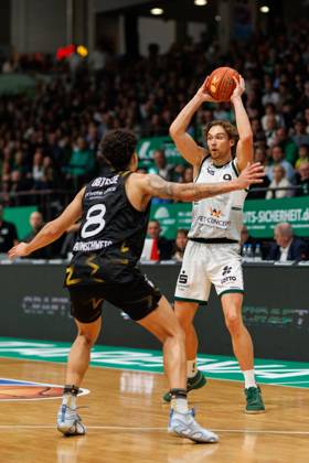 Marco Hollersbacher Gladiators Trier in a duel with Joshua Obiesie Basketball Loewen Braunschweig , Vet Concept Gladiators Trier vs Basketball Loewen Braunschweig, Basketball, easyCredit BBL, Matchday 4, Season 2025 2026, 12 10 2025 Vet Concept Gladiators Trier vs Basketball Loewen Braunschweig, Basketball, easyCredit BBL, Matchday 4, Season 2025 2026, 12 10 2025 Copyright: xEibner-Pressefoto AlexanderxNeisx EP_ANS