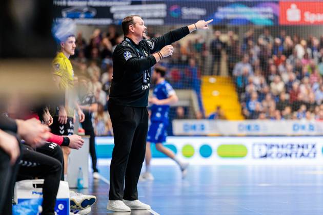 Misha Kaufmann TVB Stuttgart, Coach gestures GER, TBV Lemgo Lippe vs TVB Stuttgart, Handball, 1 Bundesliga, Matchday 8, Season 2025 2026, 12 10 2025 GER, TBV Lemgo Lippe vs TVB Stuttgart, Handball, 1 Bundesliga, Matchday 8, Season 2025 2026, 12 10 2025 Lemgo Copyright: xEibner-Pressefoto JanxRollingerx EP_JSK