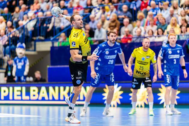 Kai Haefner TVB Stuttgart, 34 on seven-meter 7-meter throw GER, TBV Lemgo Lippe vs TVB Stuttgart, Handball, 1 Bundesliga, Matchday 8, Season 2025 2026, 12 10 2025 GER, TBV Lemgo Lippe vs TVB Stuttgart, Handball, 1 Bundesliga, Matchday 8, Season 2025 2026, 12 10 2025 Lemgo Copyright: xEibner-Pressefoto JanxRollingerx EP_JSK